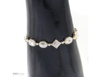 14K YELLOW/WHITE GOLD AND DIAMOND, BRACELET.      ...