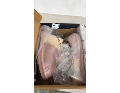 Unclaimed Freight (GCA1007) - Lot 211