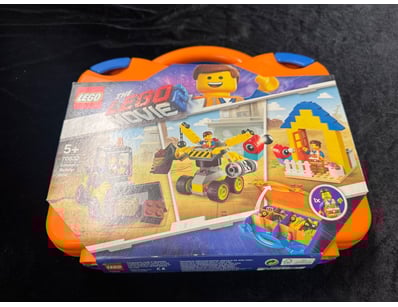 **UNRESERVED** LIFETIME COLLECTION OF LEGO PART... - Lot 645