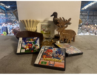 Assorted selection of homewares and ornaments 

No...