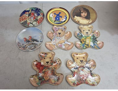 COLLECTION OF DECORATIVE COLLECTOR PLATES - TEDDY ...
