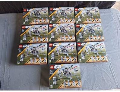 **UNRESERVED** LIFETIME COLLECTION OF LEGO PART... - Lot 353