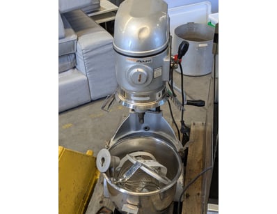 Paramount Mount commercial spiral dough mixer in s...