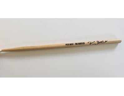 THE BEATLES PETE BEST SIGNED DRUMSTICK 

Pete Best...