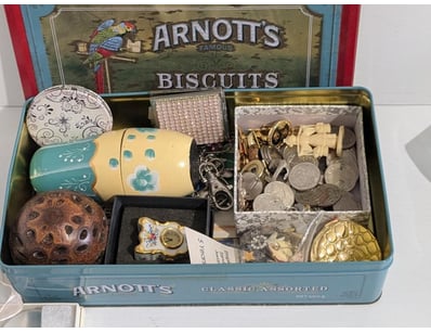 The Curio Collection (A999) - Lot 613