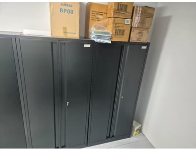 Dyson, Apple & Other Major Brand Reseller Liquid... - Lot 38