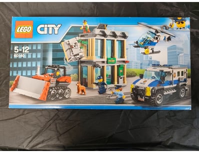 **UNRESERVED** LIFETIME COLLECTION OF LEGO PART... - Lot 659