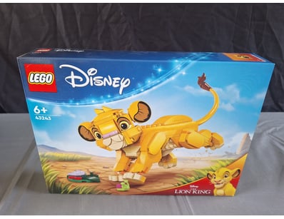 **UNRESERVED** LIFETIME COLLECTION OF LEGO PART... - Lot 427