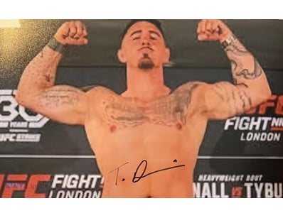UFC WORLD CHAMP TOM ASPINALL SIGNED PHOTO 

Tom As...