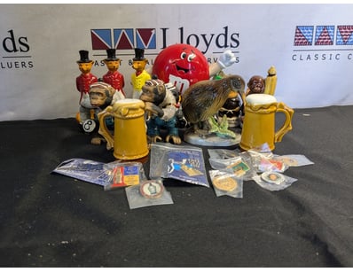 VINTAGE NOVELTY COLLECTIBLES COLLECTION - ADVERTIS...