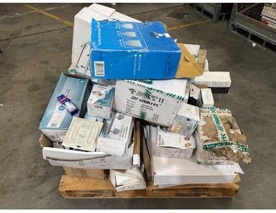 Assortedq pallet of lights and accessories models ...
