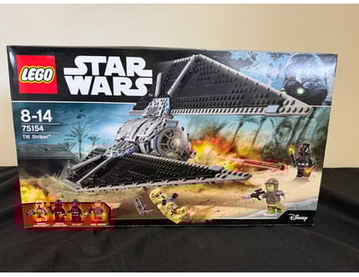 **UNRESERVED** LIFETIME COLLECTION OF LEGO PART... - Lot 722