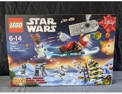 **UNRESERVED** LIFETIME COLLECTION OF LEGO PART... - Lot 146