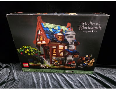 LEGO IDEAS MEDIEVAL BLACKSMITH SET #21325

Unope...