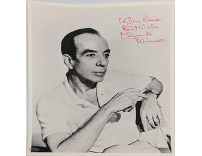 SIGNED PHOTOGRAPH OF VINCENT MINELLI WITH CERTIFIC...