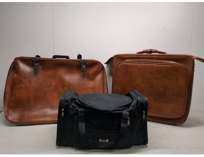 Vintage leather style luggage collection comprisin...