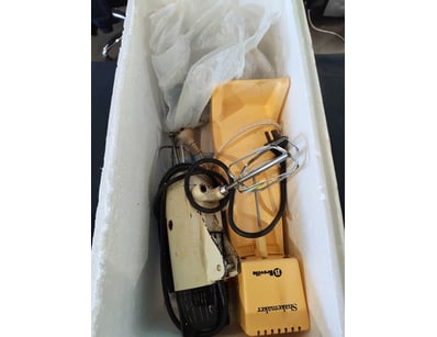 Vintage Skil electric hand mixer in cream/pale yel...