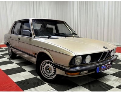 <b>1986 BMW 535i E28 Sedan - Gold - 215,064km - 3....