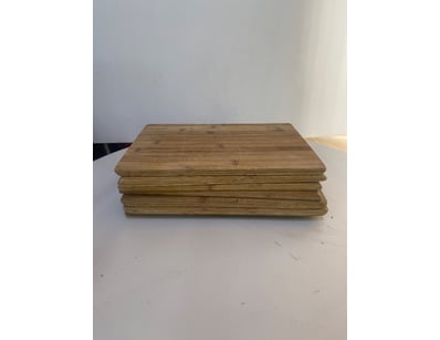 Lot of 7 wooden chopping boards. 

SOLD AS LOT
...
