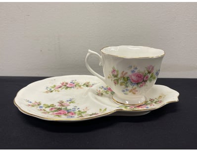 ROYAL DALTON, MOSS ROSE. SAUCER + CUP SET

10780...