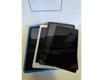UNRESERVED Airport - Lost Property (A980) - Lot 527