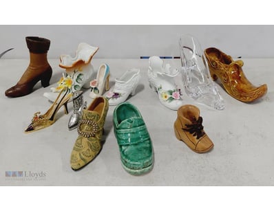 DECORATIVE MINIATURE SHOE FIGURINES.

Condition: G...