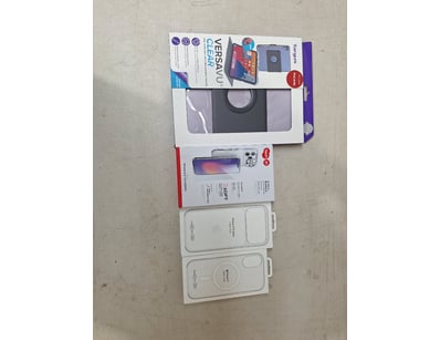 1x iPhone 17 Clear phone case, RRP $79, NEW factor...
