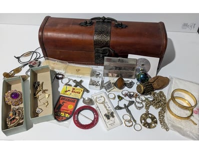 The Curio Collection (A991) - Lot 647