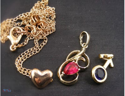 GOLD COLOUR PENDANTS       

 


 

 

Condition: ...