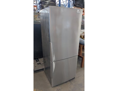 Refrigerator, Westinghouse 430L fridge/ freezer mo...