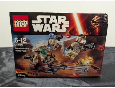 **UNRESERVED** LIFETIME COLLECTION OF LEGO PART... - Lot 375