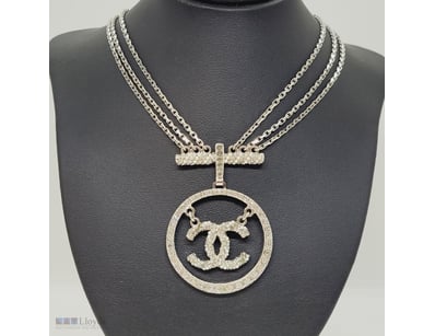 CHANEL SILVER CC DIAMONTE & PEARL ROUND NECKLACE, ...