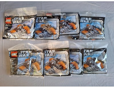 **UNRESERVED** LIFETIME COLLECTION OF LEGO PART... - Lot 387