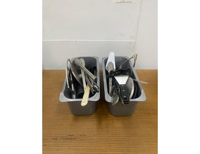 Mix of bakery/kitchen utensils. 

SOLD AS LOT
...