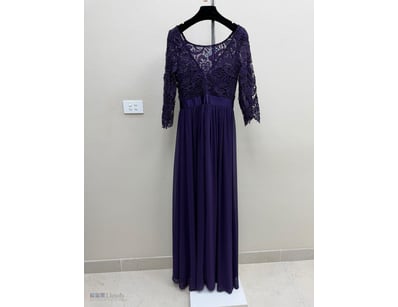 NAVY LACE EVENING GOWN WITH THREE-QUARTER SLEEVES
...