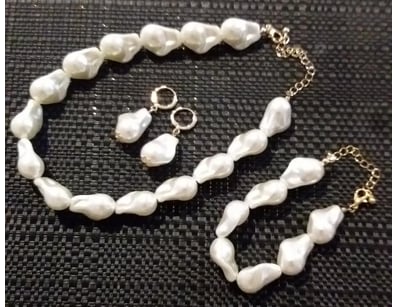 Thrift Shop (A980) - Lot 2301