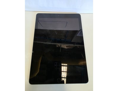 UNRESERVED Airport - Lost Property (A980) - Lot 372