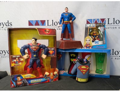 DC COMICS JUSTICE LEAGUE COLLECTIBLE SET - SUPERMA...