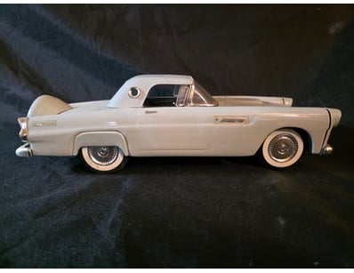 1956 FORD THUNDERBIRD DIE-CAST MODEL CAR DECANTER
...