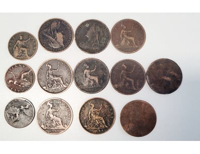 ASSORTED COLLECTION OF HALF AND ONE PENNY'S

488...