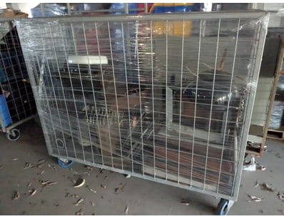 Large commercial kitchen equipment lot comprising ...