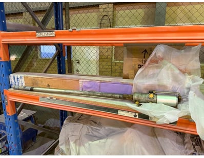 Industrial hydraulic cylinder assembly featuring d...