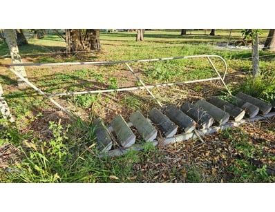 10-Step Staircase with Hand Rail

Onsite

Locati...