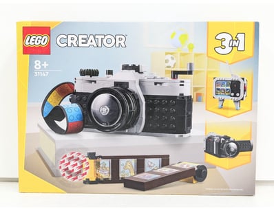 LEGO Creator 3-in-1 set 31147 featuring a buildabl...