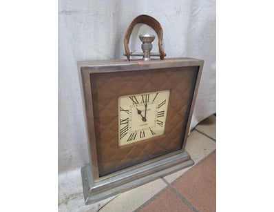 Decorative Clock

Dimensions H:34cm W:37cm D:15cm...