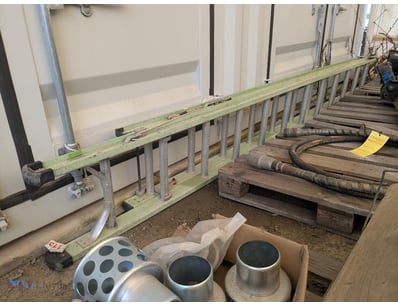 Extendable step ladder 

Non Extended Dimensions A...