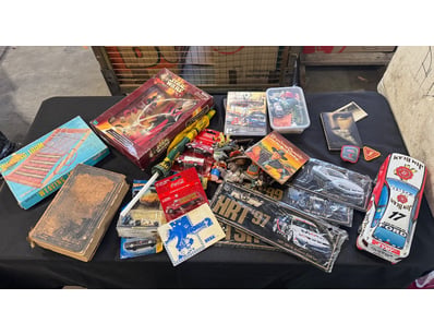VINTAGE COLLECTIBLES LOT - DIE-CAST VEHICLES, STAR...