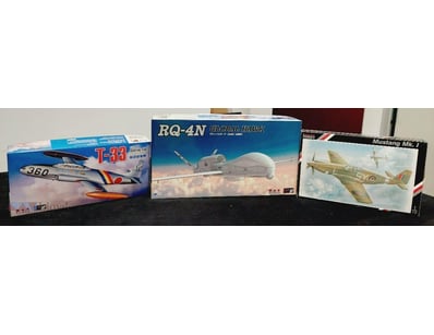 COLLECTION OF THREE VINTAGE AIRCRAFT MODEL KITS - ...