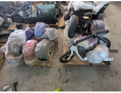 UNRESERVED Scooter Recreational Business Closure... - Lot 70