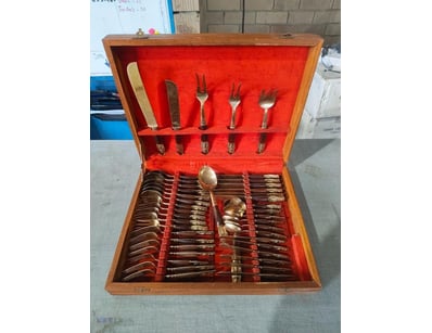 VINTAGE WOODEN FLATWARE CHEST WITH COMPLETE CUTLER...